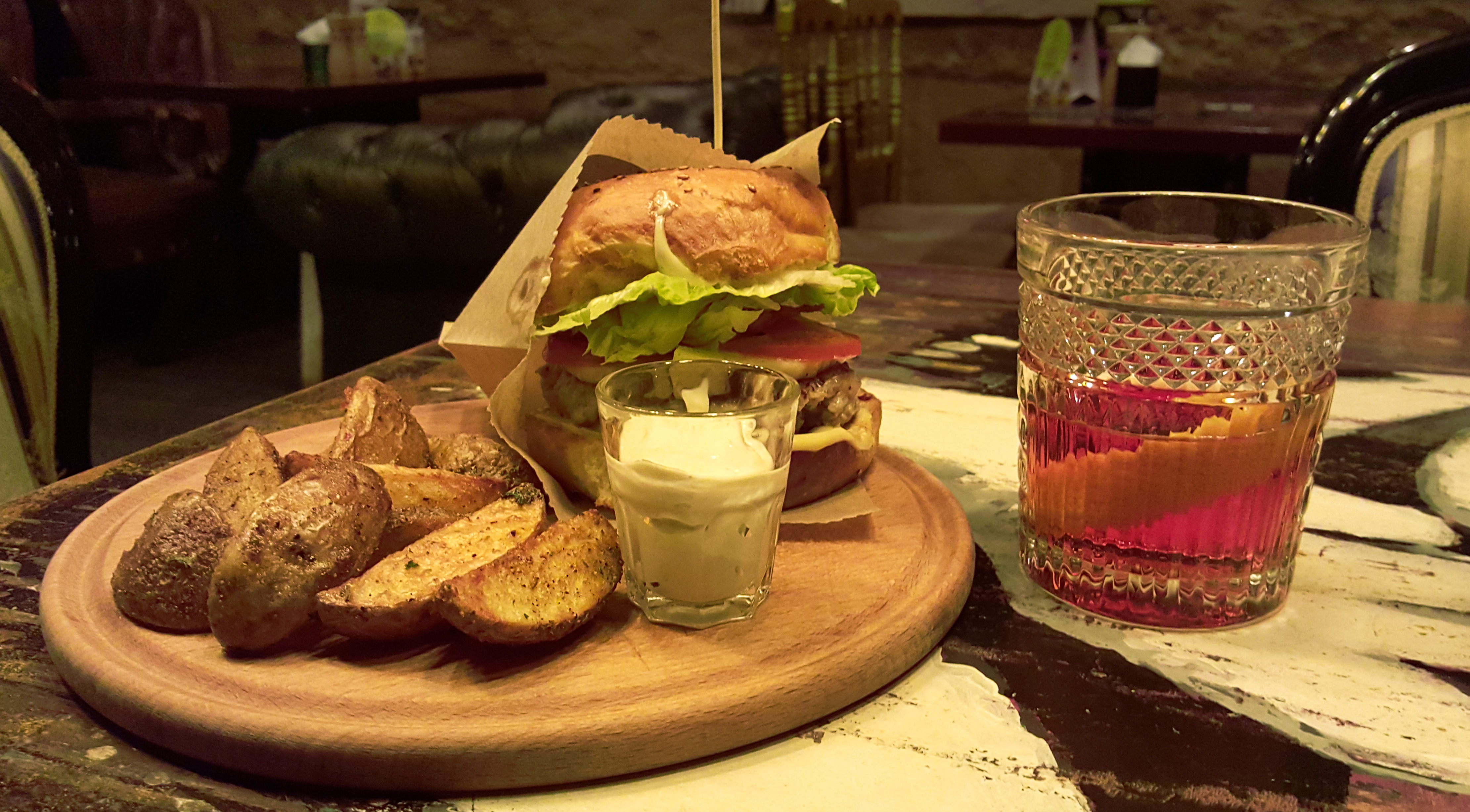 Burger "ТО-ТО" + cocktail "Balis Beauty"
